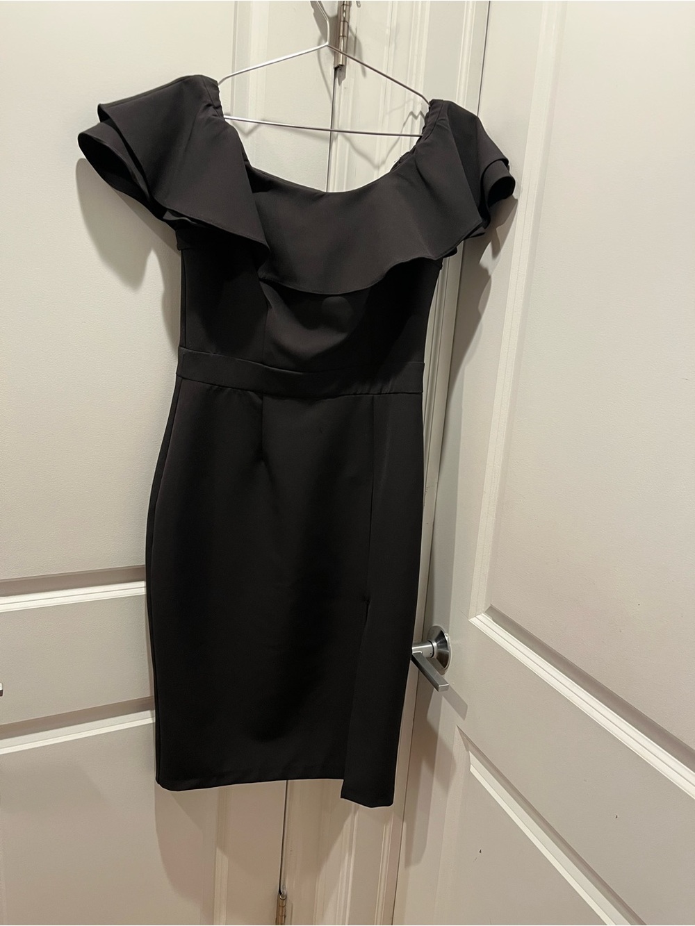 Elegant Black Off-Shoulder Ruffle Pencil Dress